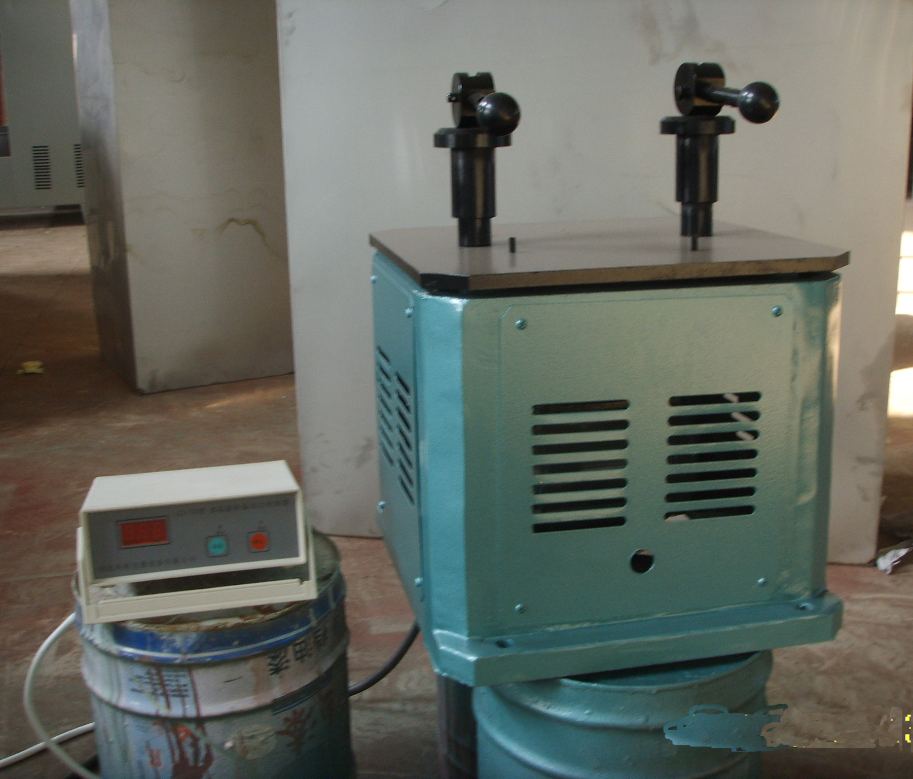 Tabella delle vibrazioni del mortaio di cemento