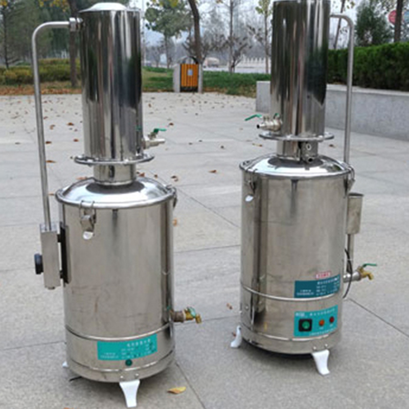 Distillatore d’acqua per laboratorio