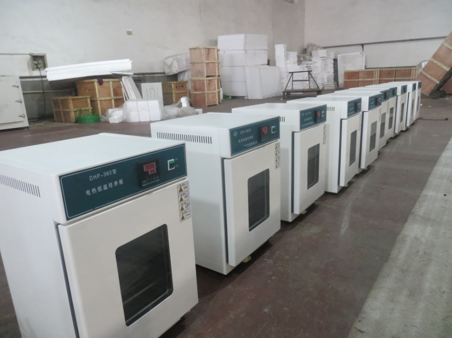 Incubatore a temperatura costante di laboratorio