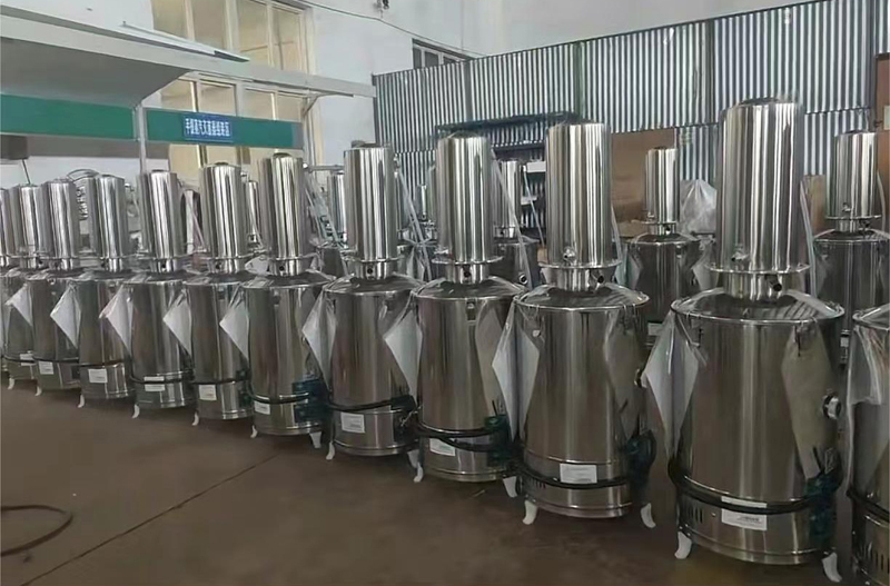 Dispositivo per macchina per acqua distillata