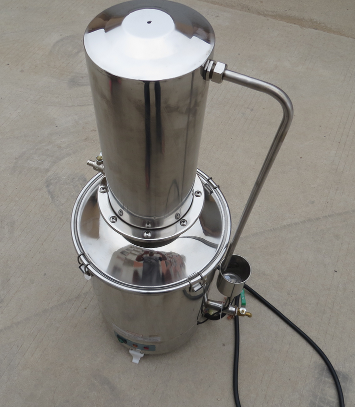 Distillatore d’acqua per laboratorio