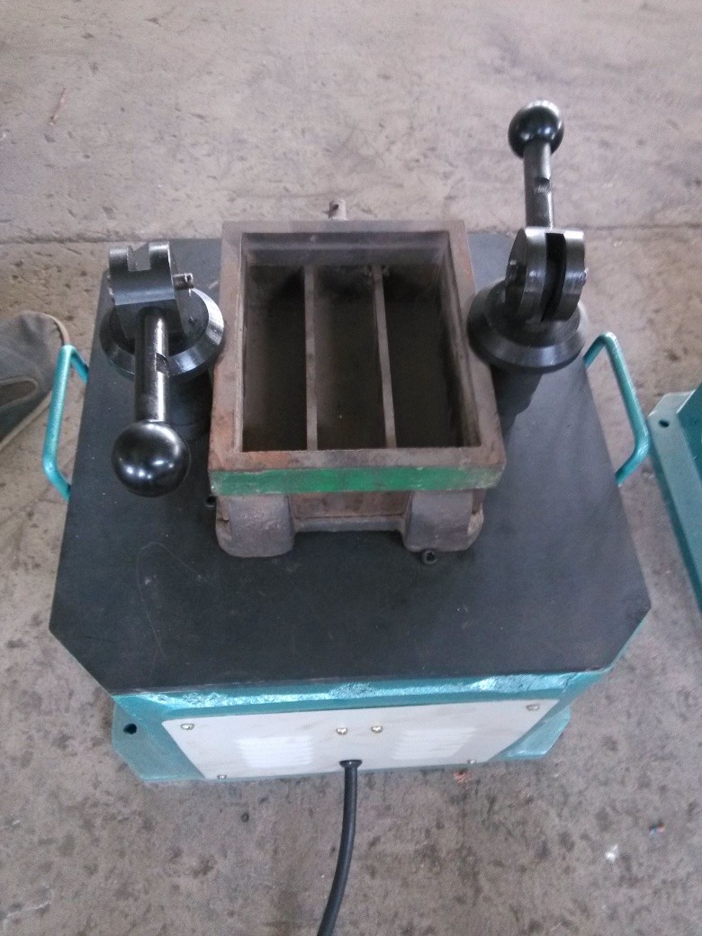 Tabella vibrante del prezzo di fabbrica utilizzata per la tabella del jolting di cemento